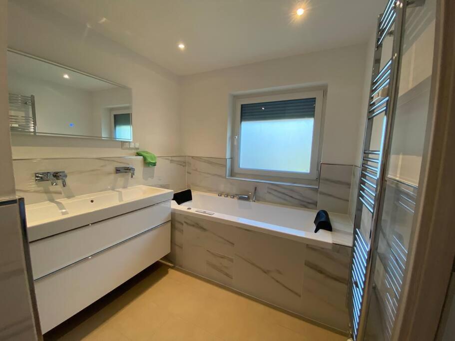 Luxury Apartment With Air Conditioning & Jaccuzzi Near Frankfurt Wiesbaden Хофхайм-ам-Таунус Экстерьер фото